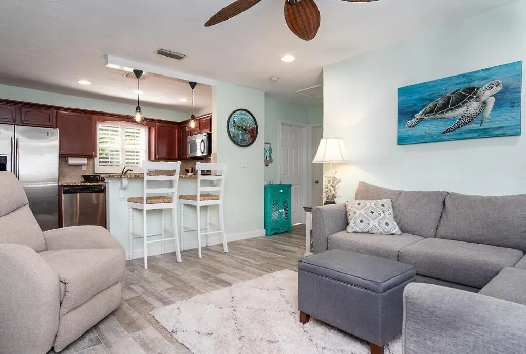 821 E 11Th Avenue - Turtles Nest Pool Home Vancouver Canada
