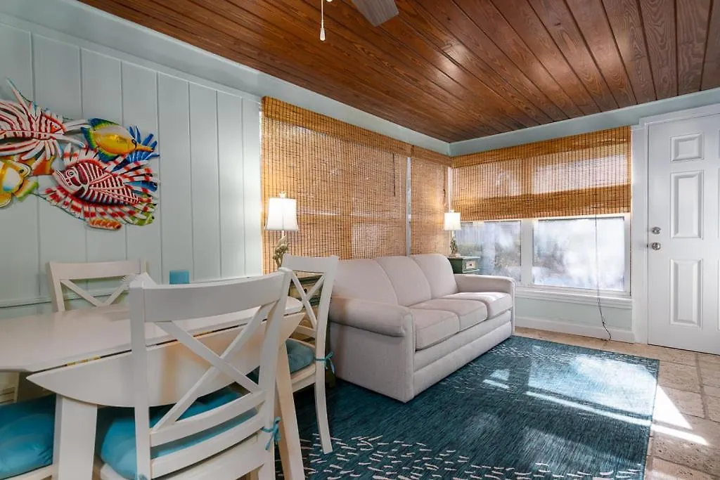 821 E 11Th Avenue - Turtles Nest Pool Home Vancouver